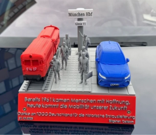 Togg’un Almanya’daki ilk teslimatında duygusal anlar