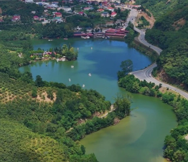 Trabzon'daki Sera Gölü'nde turizm hareketliliği yaşanıyor