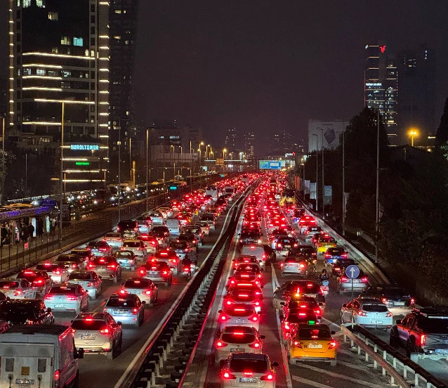 Trafiğe çıkacaklar dikkat! İstanbul trafiği yüzde 90'a çıktı