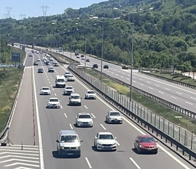 Trafiğe çıkacaklar dikkat! TEM'de şerit kapatıldı
