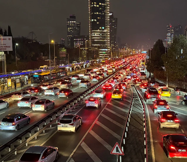 Trafiğe çıkacaklar dikkat! Yoğunluk yüzde 81'e yükseldi