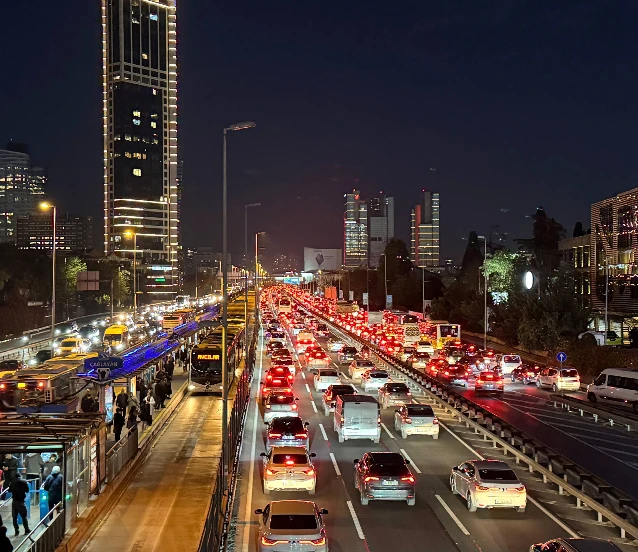 Trafiğe çıkacaklar dikkat! Yoğunluk yüzde 83'e yükseldi