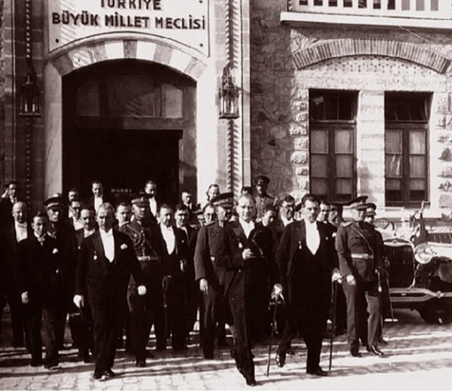 Tüm yurtta bayram coşkusu: Türkiye Cumhuriyeti 102 yaşında