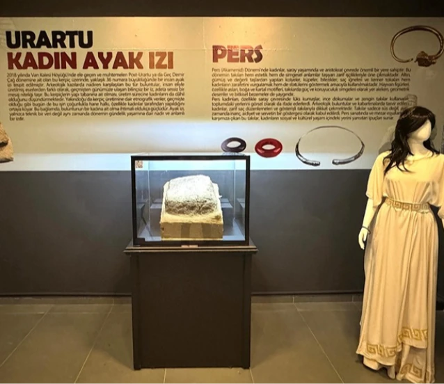 Van Müzesi'nde Urartulara ait kadın ayak izi sergileniyor