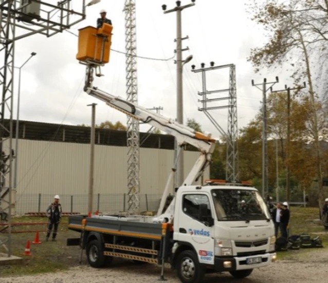 YEDAŞ çalışanları sahada uygulamalı eğitimle zorlu görevlere hazırlanıyor