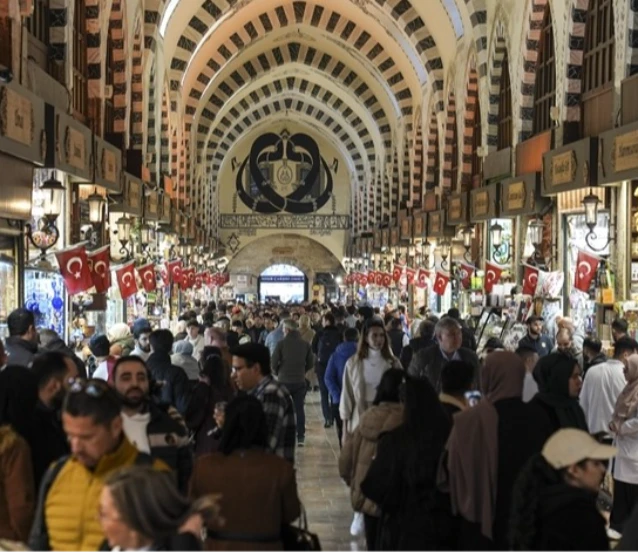 Yerli turist ulaştırmaya 340 milyar liradan fazla harcadı