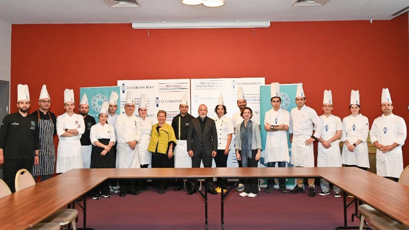 Genç şefler Boğaziçi Lüferi için mutfakta