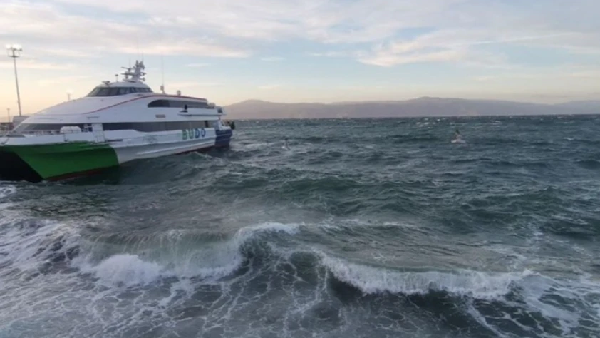 Şiddetli fırtına deniz ulaşımını  vurdu: İDO ve BUDO kullanacaklar dikkat! Bazı seferler iptal oldu