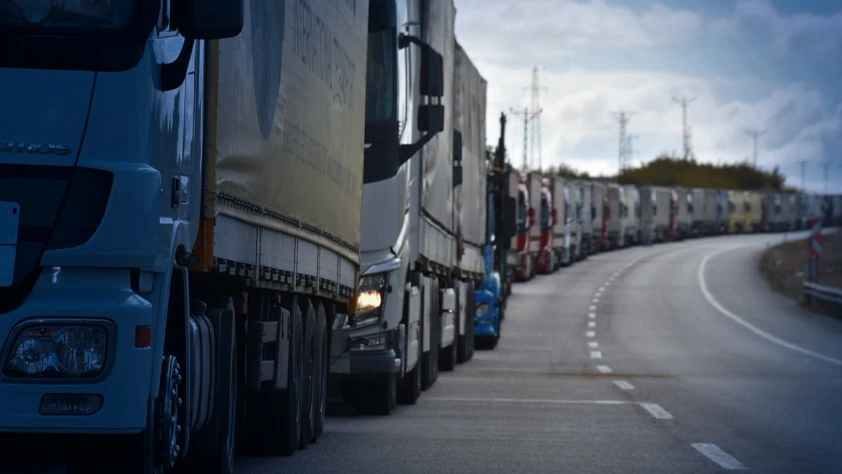 10 yıllık düğüm çözüldü: Körfez'e giden Türk tır şoförlerine vize kolaylığı