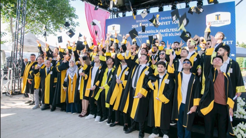 1125 öğrencinin mezuniyet coşkusu