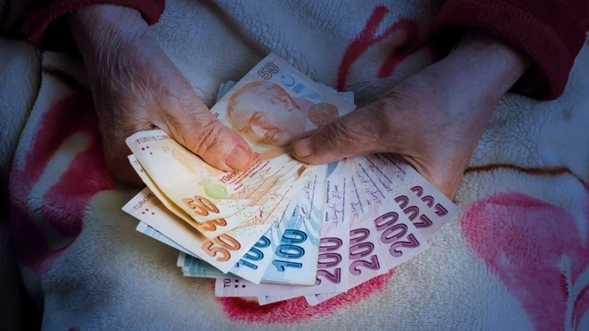 2025 EMEKLİ BAYRAM İKRAMİYESİ: 4000 TL ne zaman hesaba geçecek? Ödemeler ayın kaçında başlayacak?
