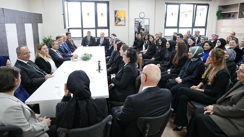 24 Kasım’da 'Hatıran yeter' temasıyla kutlama: Öğretmen, öğrenci ve veliler aynı çatı altında buluşacak