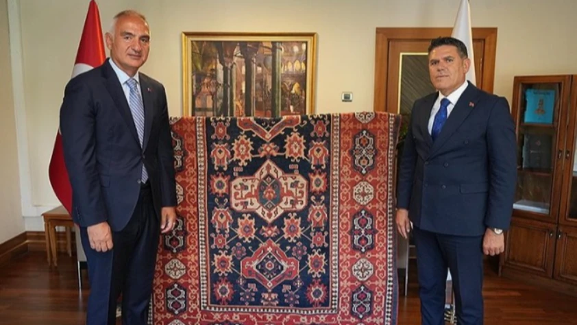 5 asırlık Uşak halısı yuvaya döndü