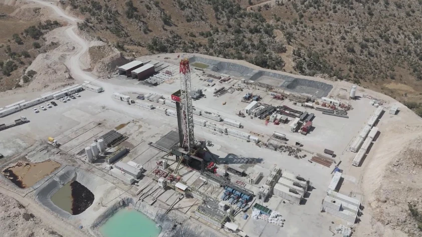 5 bin metre kapasiteli yerli petrol sondaj kuleleri göreve başladı
