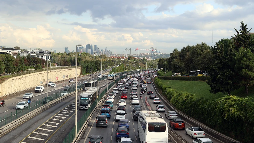 9 günlük tatil bitti! Trafik yoğunluğu yüzde 80'e çıktı