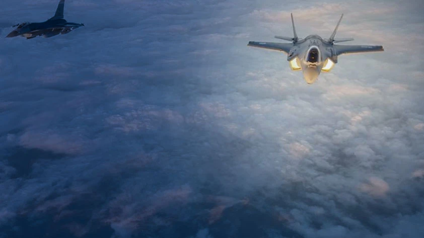 ABD bombardıman uçağı İngiltere'ye indi: İran'a hava saldırılarında artış sinyali