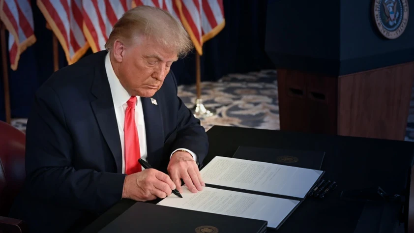 ABD'de hükümet yeniden açıldı: Trump, 4 günlük kısmi kapanmayı sona erdiren tasarıyı imzaladı