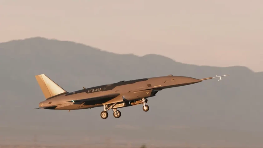 ABD’nin otonom savaş uçağı YFQ-44A, ilk test uçuşunu yaptı