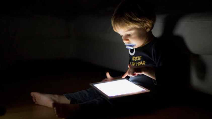 Aile Bakanlığı’ndan ekran süresi uyarısı: Çocuklar için süre sınırı açıklandı