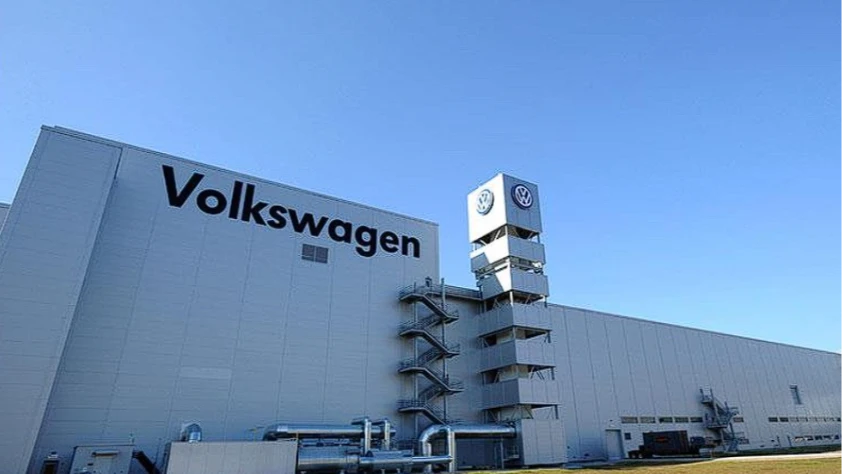 Almanya'da Volkswagen krizi büyüyor! 'Hiçbir fabrika kapatılamaz'