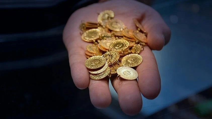 Altın fiyatları kazançlarını geri verdi! Piyasalarda akılları karıştıran hareket
