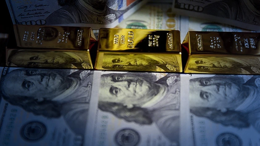 Altın haftaya düşüşle başladı: Doların yükselişi ons fiyatını baskıladı