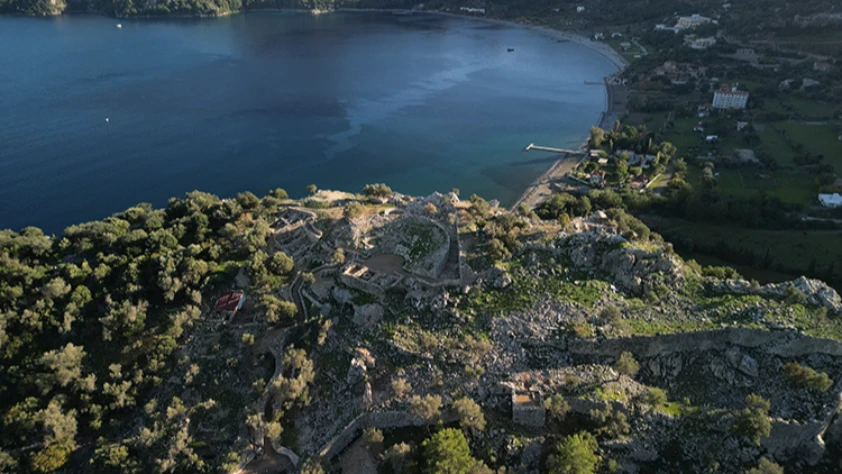 Amos Antik Kenti'nde Asur Tanrıçası İştar betimlemeli gümüş kolye bulundu