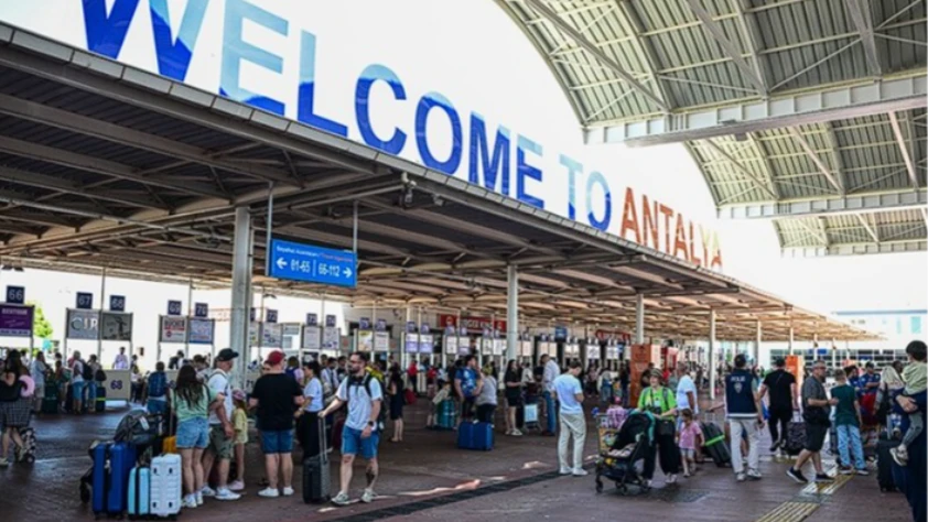 Antalya Havalimanı’nda yolcu sayısı arttı: İlk çeyrekte 3,1 milyonu aştı