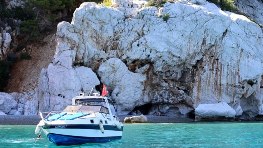 Antalya'daki deniz mağarası fotoğraf tutkunlarının yeni gözdesi oldu