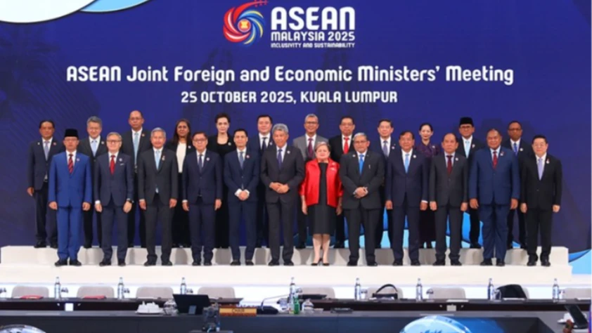 ASEAN Zirvesi’nde ‘Kuala Lumpur Anlaşması’ imzalandı ASEAN Zirvesi’nde ‘Kuala Lumpur Anlaşması’ imzalandı