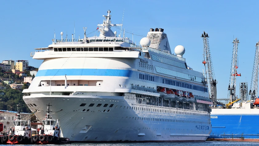 Astoria Grande 940 turistle Samsun Limanı'na demirledi