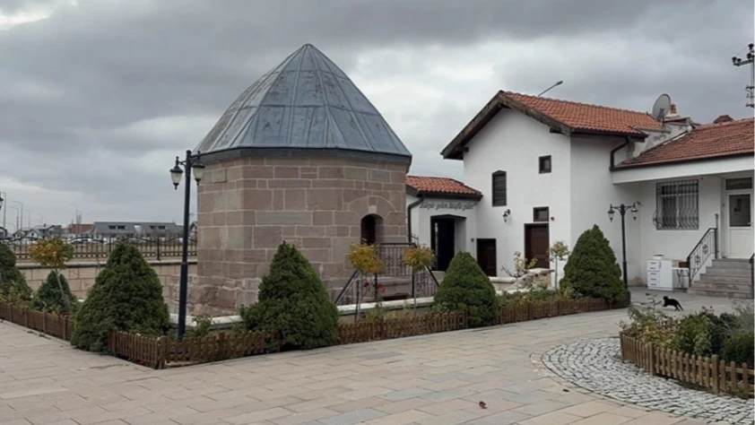 Ateşbaz-ı Veli Türbesi'nin türbedarları asırlardır tuz ikramını sürdürüyor