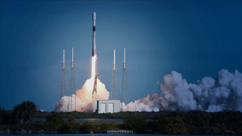 Ay için milyarderler savaşı: Musk ve Bezos’un yeni hedefi 'Ay Üssü Alpha'