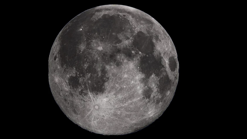 Ay'ın iki yüzü arasında ürpertici ayrım