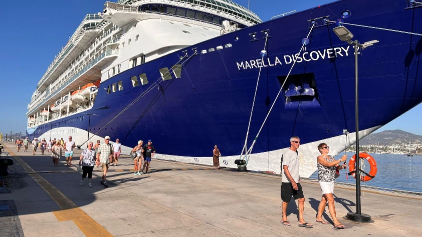 Bahamalar bayraklı Marella Discovery 2 Bodrum’a demir attı