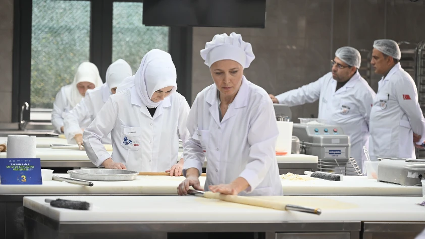 Baklavanın kadın ustaları yarıştı
