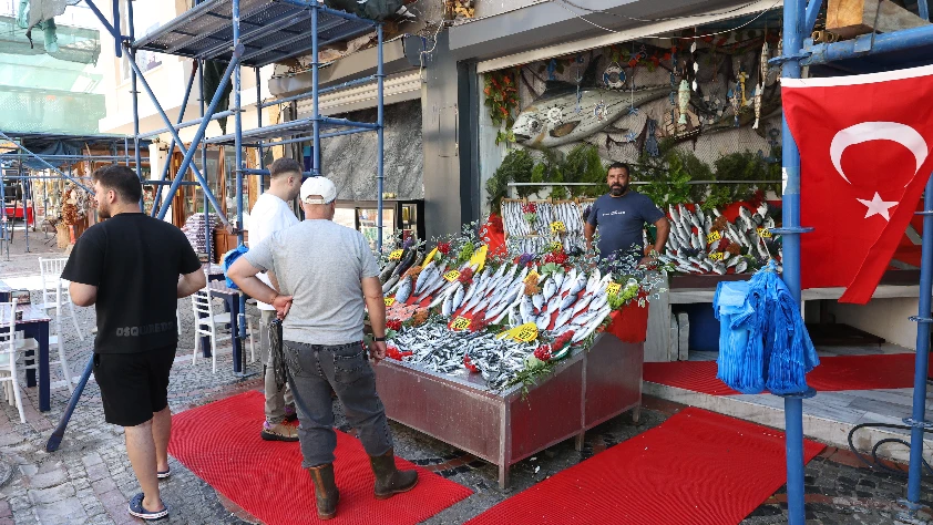 Balık sezonu açıldı! Tezgahlar sardalya, hamsi ve istavritle doldu
