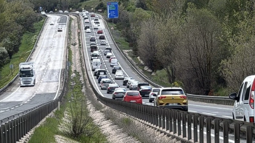 Bayram dönüşü yollarda başladı: Tekirdağ-İstanbul yolunda yoğunluk