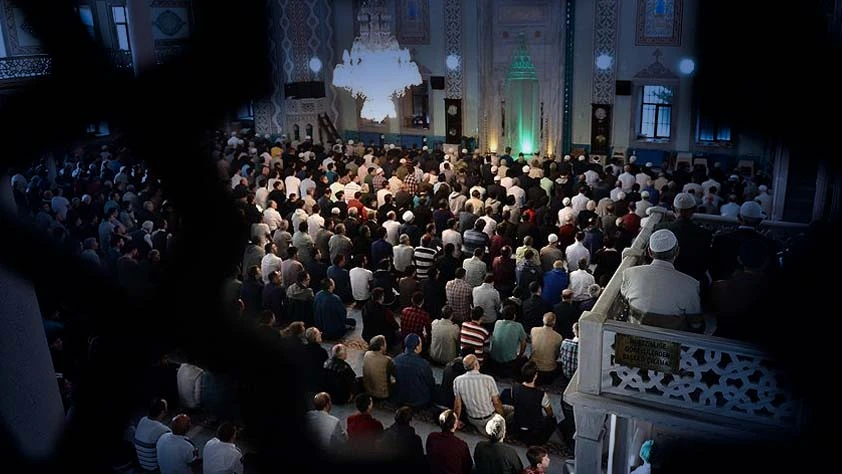 BAYRAM NAMAZI KAÇTA İSTANBUL: Diyanet il il açıkladı: 2025 bayram namazı saati belli oldu!