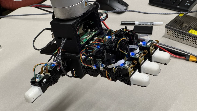 Becerikli robotik el: İnsan gibi algılıyor