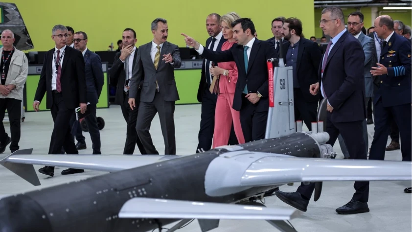 Belçika Kraliçesi AKINCI'yla hatıra fotoğrafı çekildi