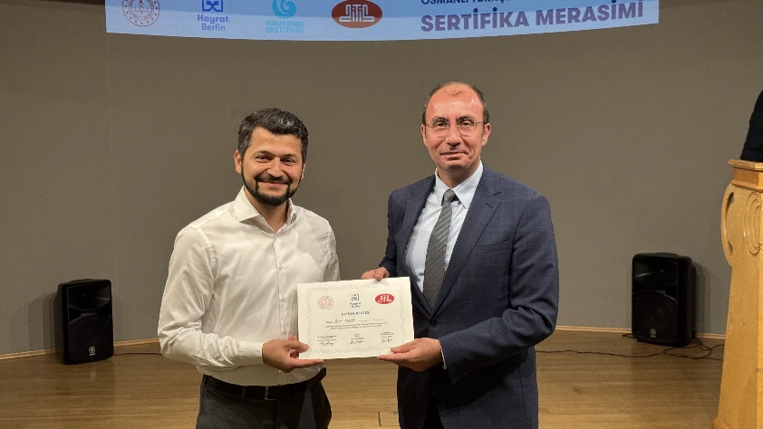 Berlin'de Osmanlı Türkçesi ve hat sanatı kursu düzenlendi! Öğrenciler sertifikalarına kavuştu