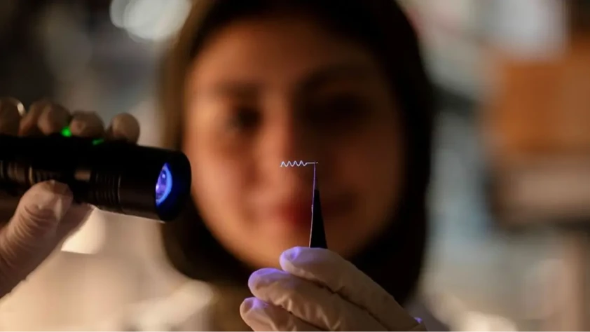 Beyne çok noktadan ilaç verebilen esnek beyin implantı