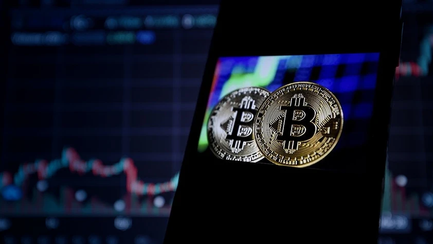 Bitcoin'de düşüş sürüyor: Sert satışlarla 73 bin dolara kadar geriledi