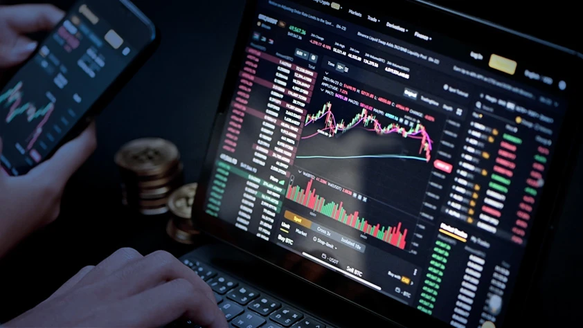 Bitcoin'de rekor zirveden geri çekilme sürüyor: 107 bin dolara geriledi