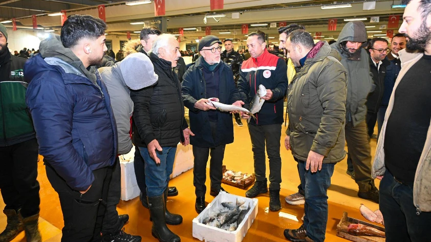 Boğaziçi Lüferi için balık haline ziyaret