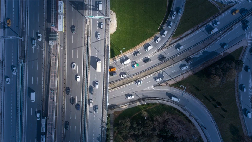 Bölünmüş yol ve otoyollarla 768 milyon saatlik zaman tasarrufu sağlandı