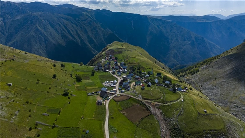Bosna Hersek'in saklı cenneti Lukomir: Turistlerin uğrak noktası oldu