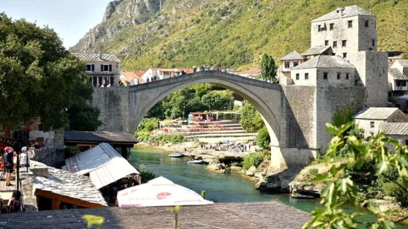 Bosna Hersek'teki Osmanlı mirası Mostar Köprüsü'nün yıkılışının 32. yılı