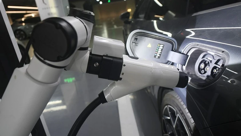 BYD’den şarj eden ve lastik şişiren otonom robot